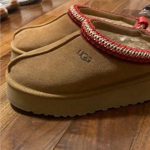 Tazz Ugg slipper size 7